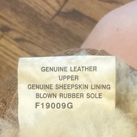 UGG Women's Classic Short II - Picture 5 of 6